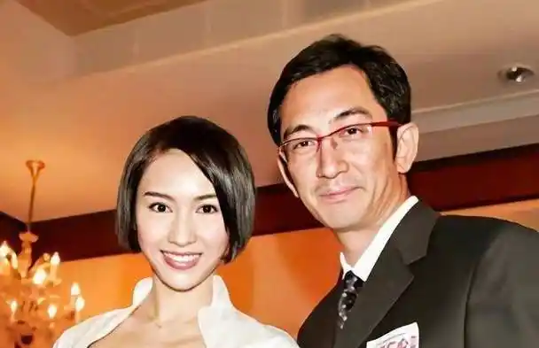 《倚天屠龙记》并不是苏有朋以及邓超两版,而是吴启华携手黎姿,佘诗曼