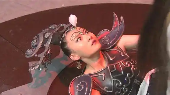 石敢当之雄峙天东白莲花和旧师巨蝎大战找准机会一击必杀