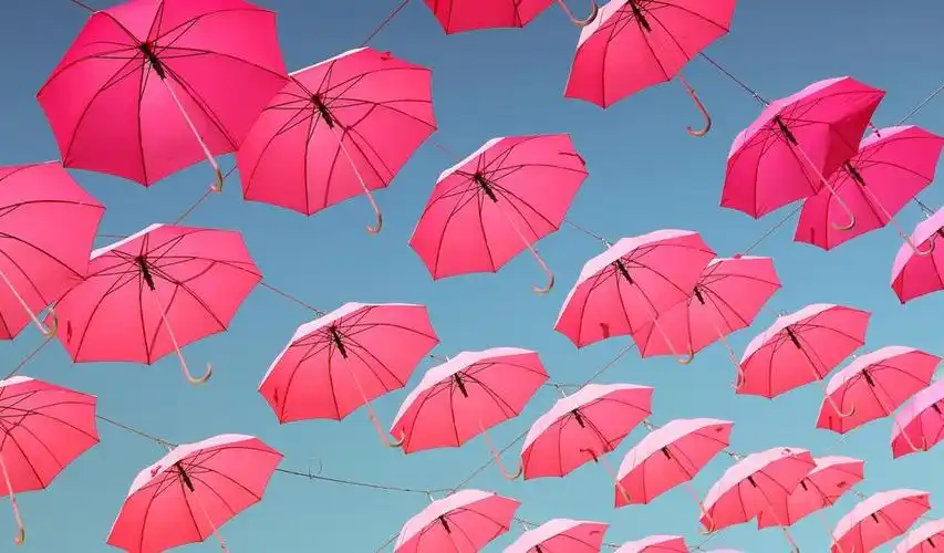 简介:超甜少女心图片 粉红色雨伞桌面背景下载是qq壁纸网免费提供好看