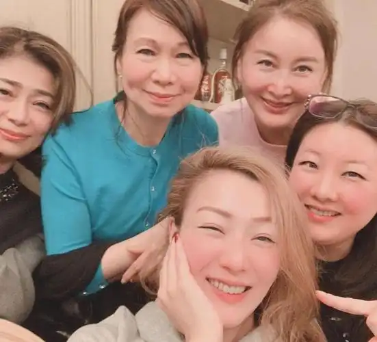 跳水皇后伏明霞过生日郑秀文连续14年陪伴闺蜜情深惹人羡