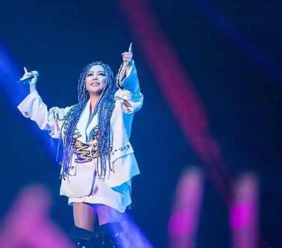 沉迷十年一朝复出张惠妹带来了对人生的沉淀和对音乐的执念