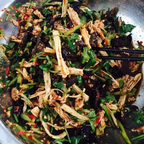 瘦下来是个神话做的凉拌麻辣鸡丝