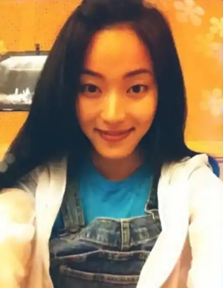 组图:邵兵美妻张培生活照及8岁龙凤胎儿女近照曝光