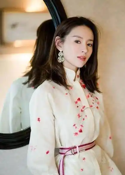 女神老矣!董洁出席活动变大饼脸双下巴,网友感慨岁月是把杀猪刀_显得_