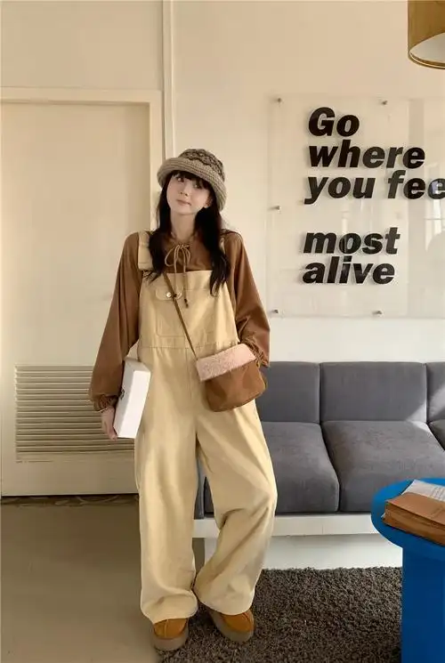 奶fufu杏色灯芯绒背带裤女秋冬新款宽松直筒连体裤子卡其色休闲裤