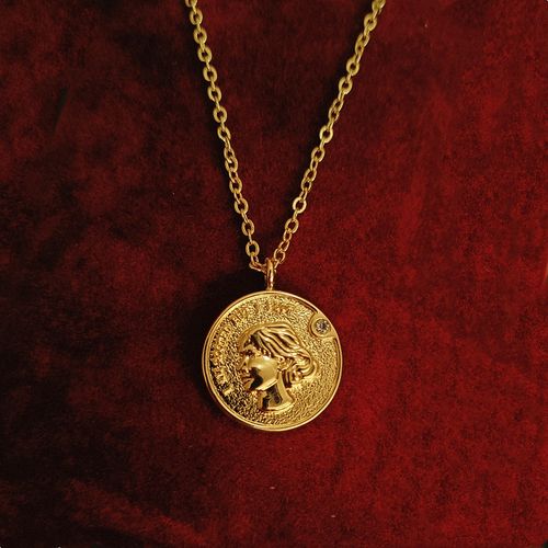 英国伍尔夫头像金币项链 女18k黄金纯银复古女王硬币圆牌锁骨链潮