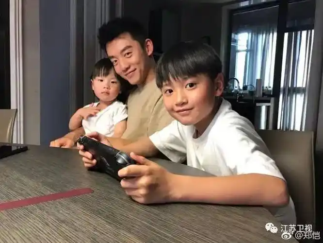 郑恺带娃体验奶爸难当王鸥明道公益早餐行暖化观众