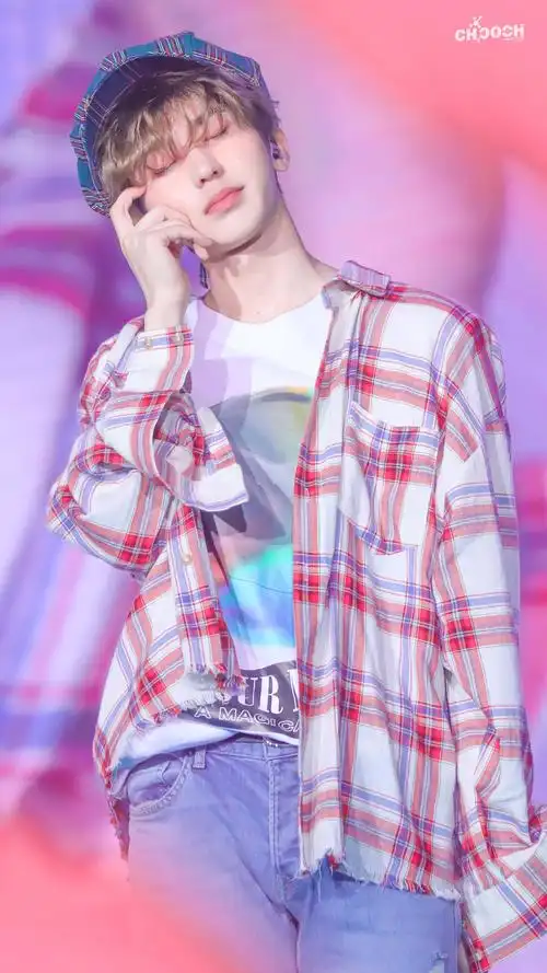 蔡徐坤蔡小葵/雀斑妆