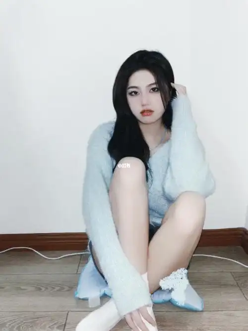 坐姿拍照居家氛围感照片