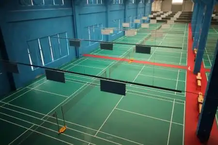 羽毛球场地搭配几盏羽毛球灯合适?
