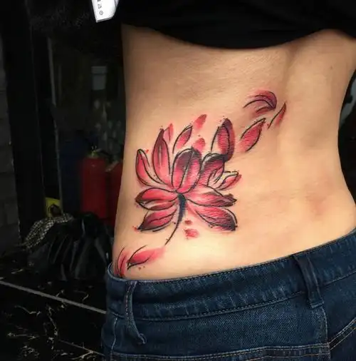 男生腰部左侧彩色莲花纹身图案