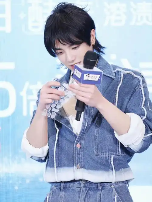 华晨宇  #全世界最好的华晨宇  #宝藏男孩华晨宇  花花最帅!