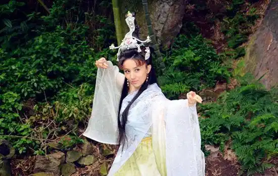 周庭伊出演《封神英雄榜2》饰演云霄仙子