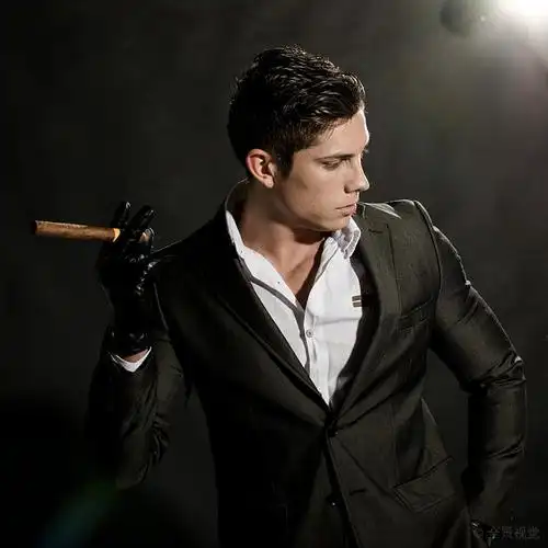 头像,年轻,商务人士,雪茄,黑色背景_高清图片_全景视觉