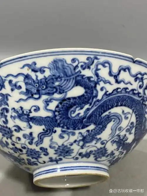 青花缠枝花卉穿龙海水纹斗笠碗大明宣德年制高8cm直径225cm