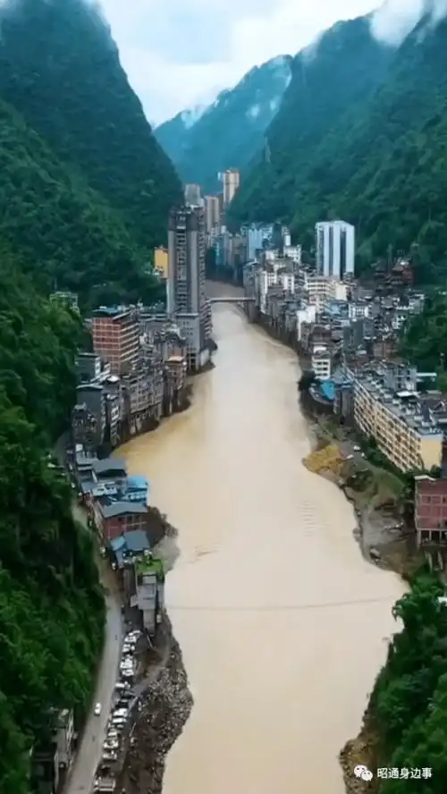 微生活走遍昭通:航拍盐津县城,一座建在山沟里的小城!