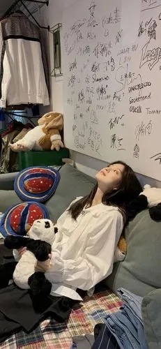 钟情 豁达有得有失有坚持能笑能哭能尽欢 人物壁纸/拼接壁纸/背景图