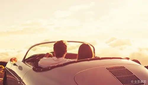 情侣_看_日落_经典_老爷车_浪漫_年轻_魅力_旧式_跑车_图片大全—全景