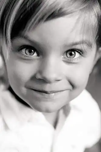 西方人,儿童,脸,头,脸颊,一个人,站,竖图,黑白,室内,特写,白天,正面