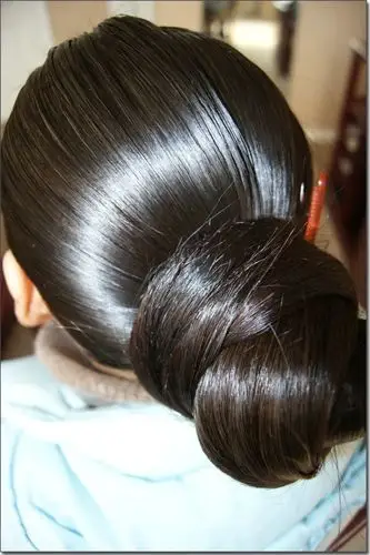 帮刘女士洗剪长发图片(18)