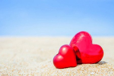 两个甜心里上的沙滩蓝蓝的天空抽象背景爱照片