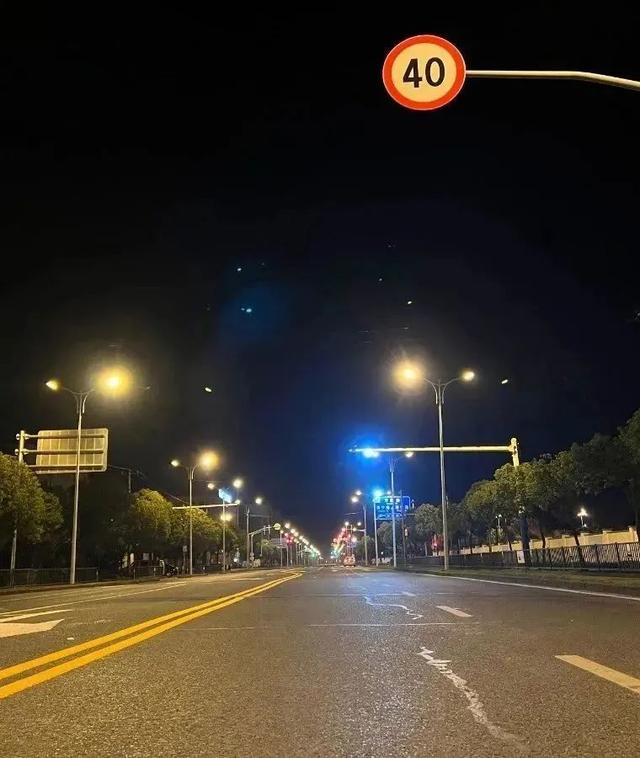 随着2022年奉贤区区管路灯节能改造工程的竣工,8000多盏钠灯先后更换